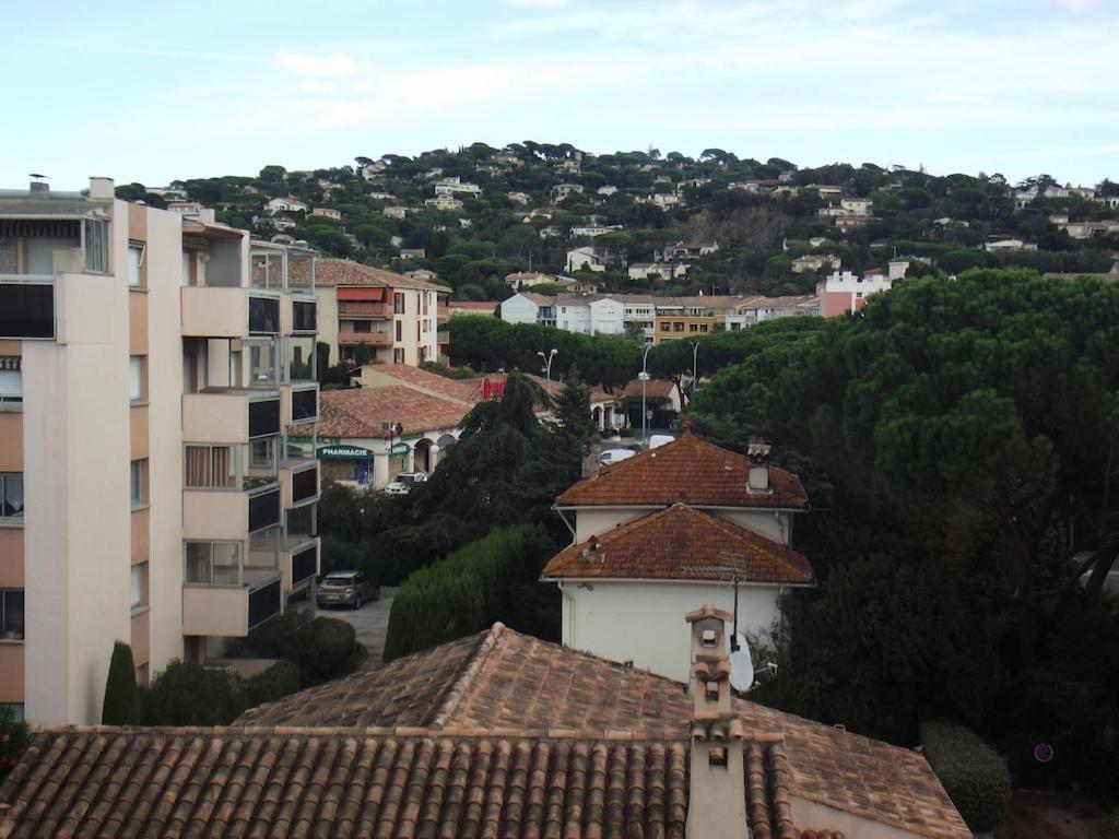 Appartement Spacieux Et Calme Classe 4 Etoiles, A 300M De La Mer Sainte-Maxime Exterior foto